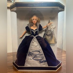 Vintage 2000 Holiday Barbie